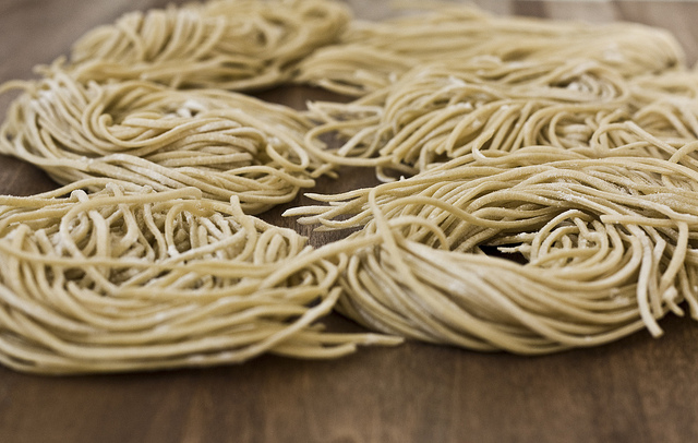 Gorgonzola and walnut pasta - Italian recipes by GialloZafferano