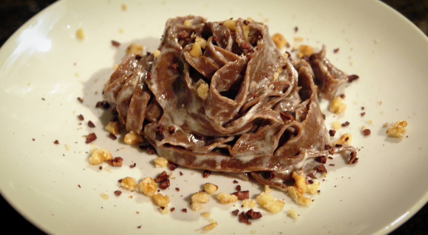 Tagliatelle al cacao con gorgonzola e noci Tagliatelle al cacao con gorgonzola e noci