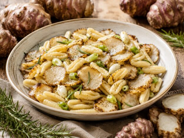 Cavatelli al topinambur con cipollotti e rosmarino